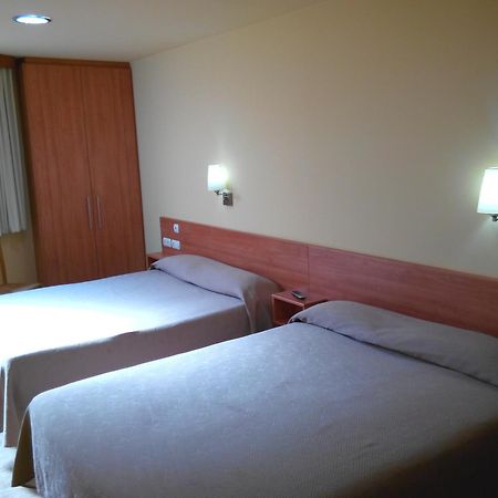 Hostal Sant Sadurni Sant Sadurní dʼAnoia Bagian luar foto