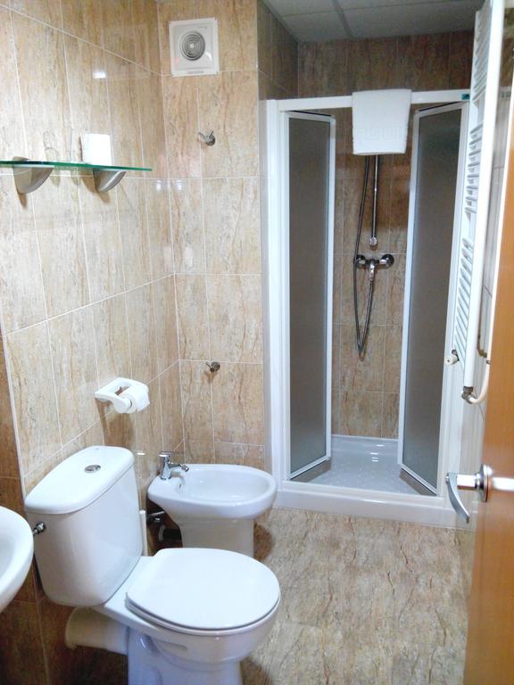 Hostal Sant Sadurni Sant Sadurní dʼAnoia Ruang foto