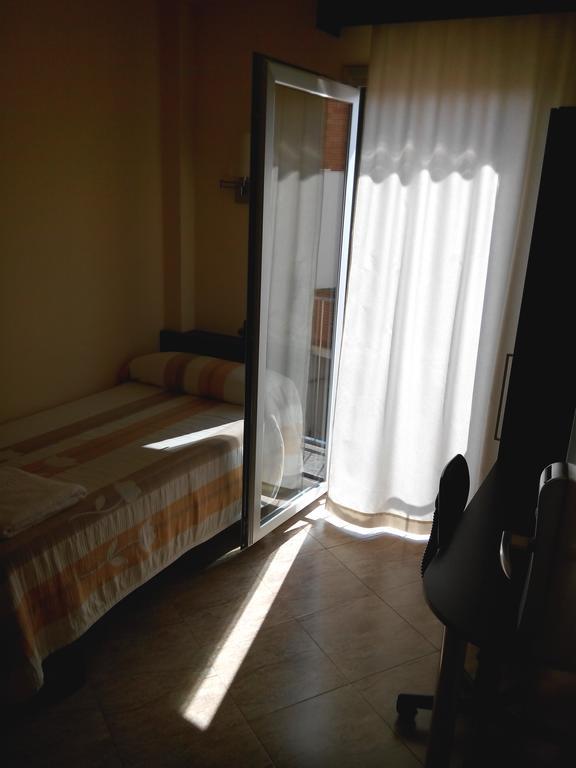 Hostal Sant Sadurni Sant Sadurní dʼAnoia Bagian luar foto