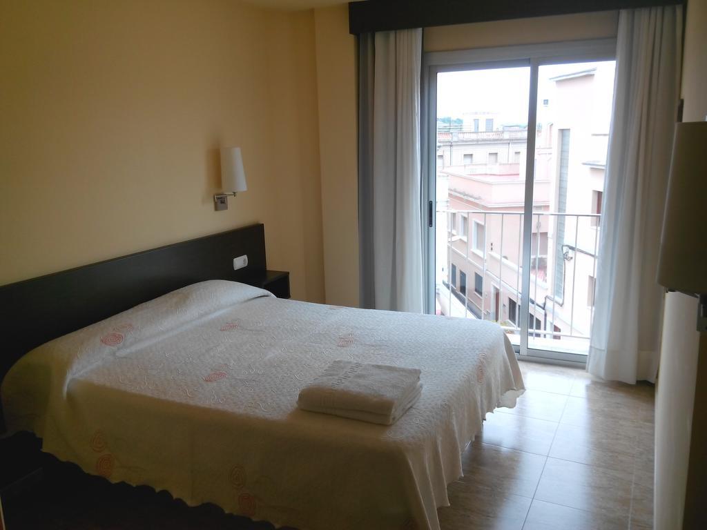 Hostal Sant Sadurni Sant Sadurní dʼAnoia Ruang foto