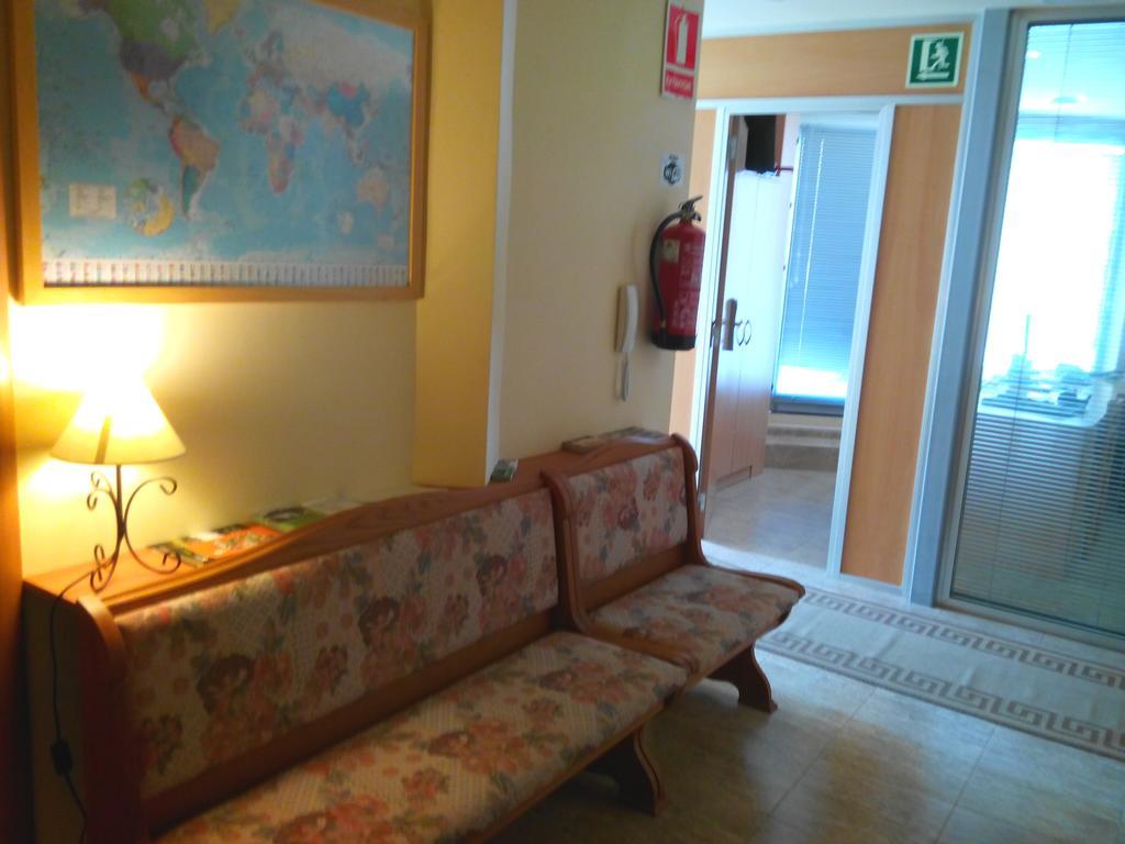 Hostal Sant Sadurni Sant Sadurní dʼAnoia Bagian luar foto