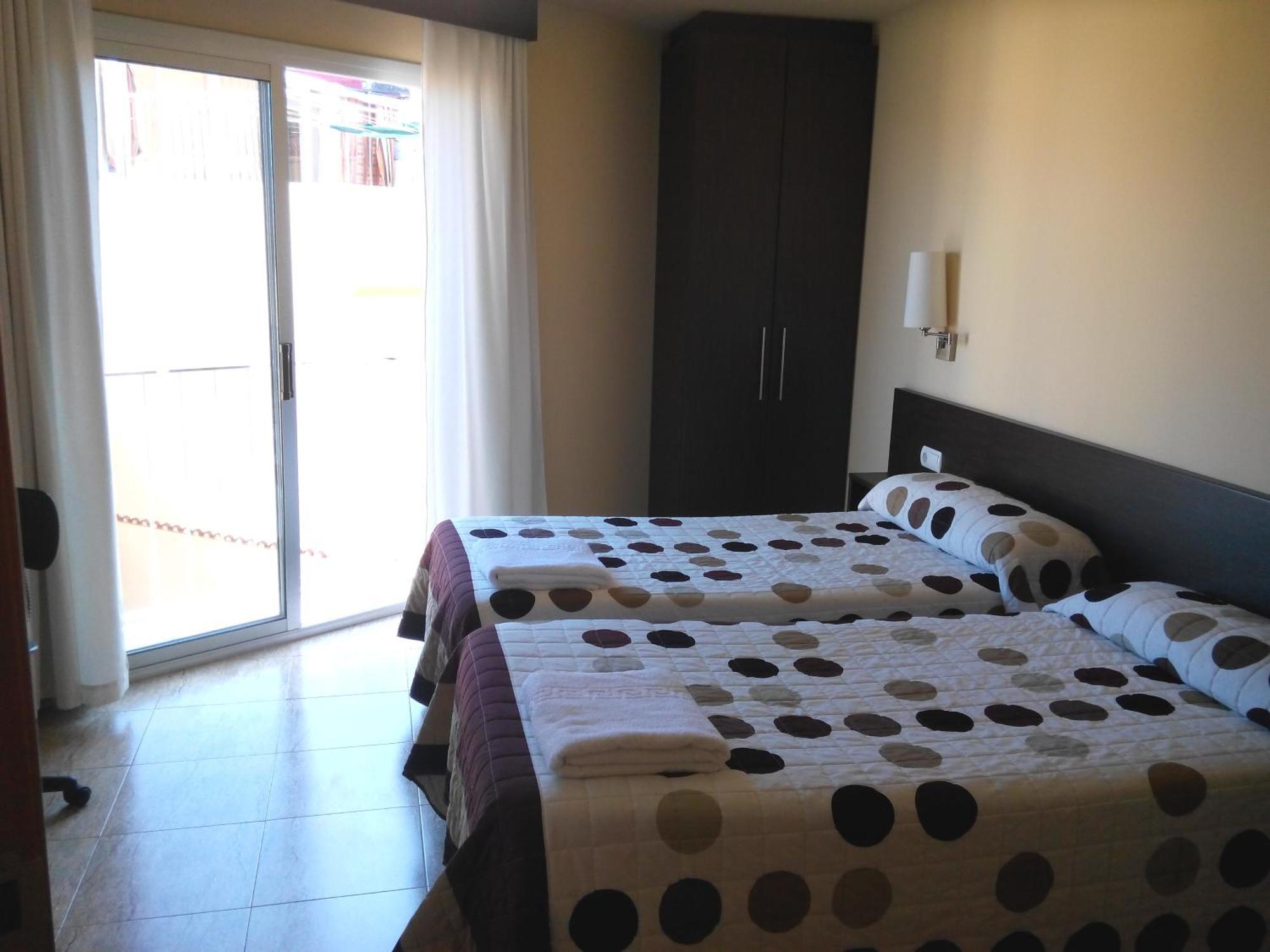 Hostal Sant Sadurni Sant Sadurní dʼAnoia Ruang foto