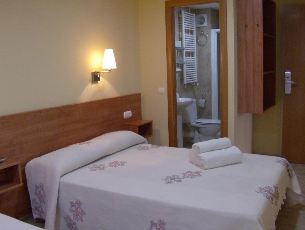 Hostal Sant Sadurni Sant Sadurní dʼAnoia Ruang foto